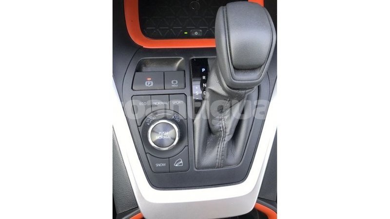 Big with watermark toyota hiace antigua import dubai 2565