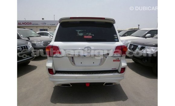 Buy Import Toyota Land Cruiser White Car in Import - Dubai in Antigua Buy Import Toyota Land Cruiser White Car in Import - Dubai in Antigua