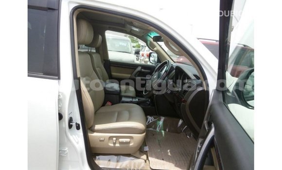 Buy Import Toyota Land Cruiser White Car in Import - Dubai in Antigua Buy Import Toyota Land Cruiser White Car in Import - Dubai in Antigua