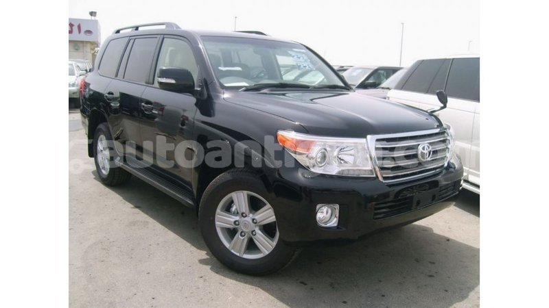 Big with watermark toyota land cruiser antigua import dubai 2569