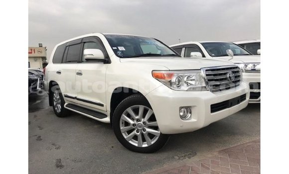Buy Import Toyota Land Cruiser White Car in Import - Dubai in Antigua Buy Import Toyota Land Cruiser White Car in Import - Dubai in Antigua