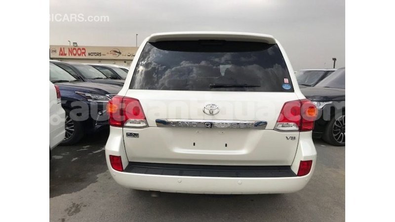 Big with watermark toyota land cruiser antigua import dubai 2576