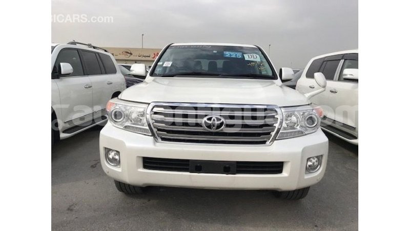 Big with watermark toyota land cruiser antigua import dubai 2576