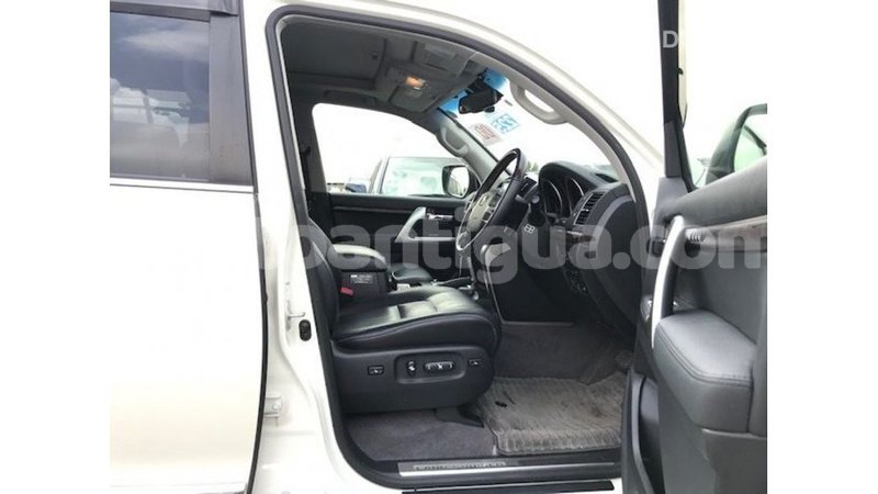 Big with watermark toyota land cruiser antigua import dubai 2576