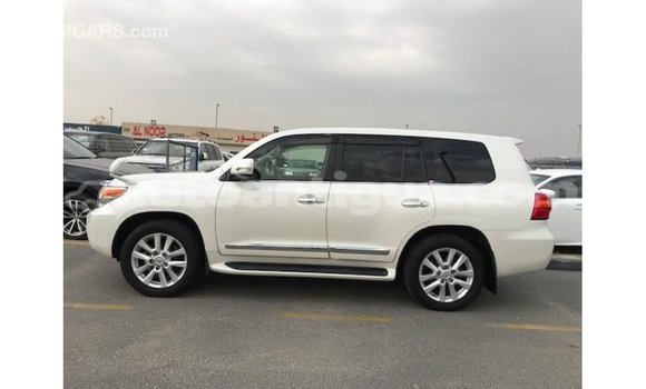 Buy Import Toyota Land Cruiser White Car in Import - Dubai in Antigua Buy Import Toyota Land Cruiser White Car in Import - Dubai in Antigua