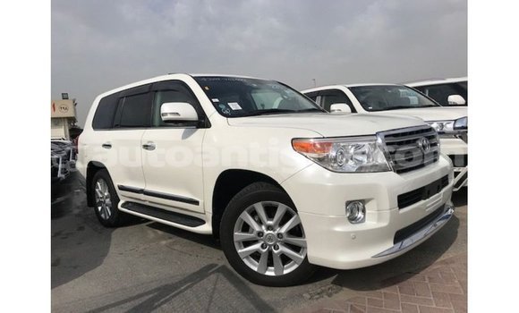 Buy Import Toyota Land Cruiser White Car in Import - Dubai in Antigua Buy Import Toyota Land Cruiser White Car in Import - Dubai in Antigua