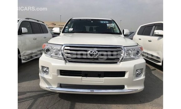 Buy Import Toyota Land Cruiser White Car in Import - Dubai in Antigua Buy Import Toyota Land Cruiser White Car in Import - Dubai in Antigua