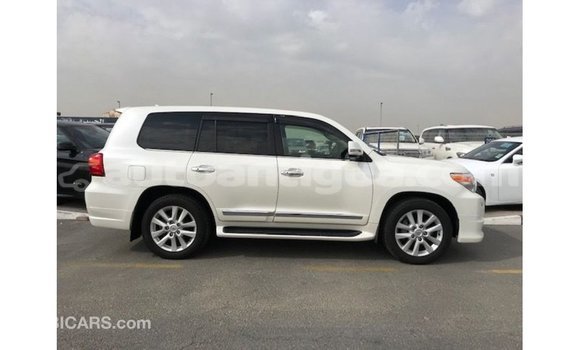 Buy Import Toyota Land Cruiser White Car in Import - Dubai in Antigua Buy Import Toyota Land Cruiser White Car in Import - Dubai in Antigua