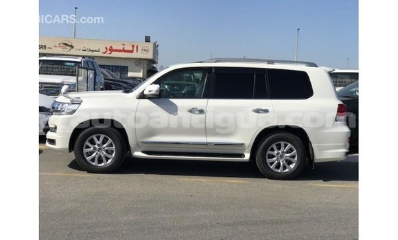 Buy Import Toyota Land Cruiser White Car in Import - Dubai in Antigua Buy Import Toyota Land Cruiser White Car in Import - Dubai in Antigua