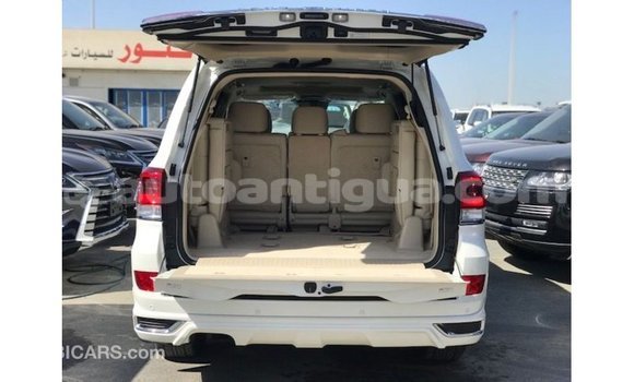 Buy Import Toyota Land Cruiser White Car in Import - Dubai in Antigua Buy Import Toyota Land Cruiser White Car in Import - Dubai in Antigua