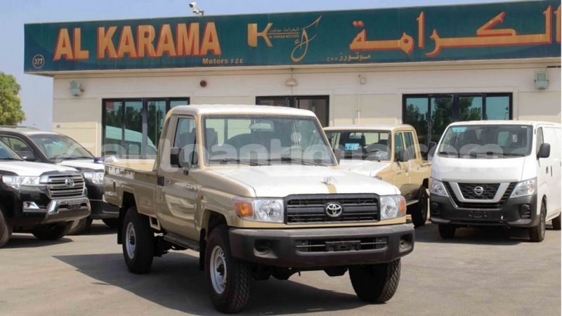 Big with watermark toyota land cruiser antigua import dubai 2585