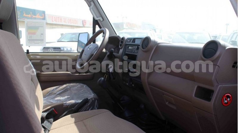 Big with watermark toyota land cruiser antigua import dubai 2585