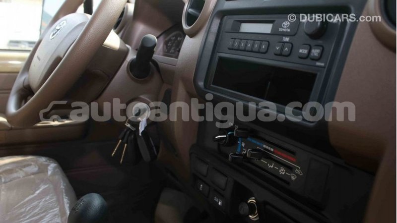 Big with watermark toyota land cruiser antigua import dubai 2585