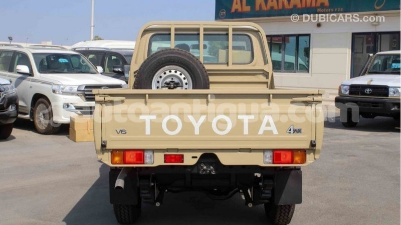 Big with watermark toyota land cruiser antigua import dubai 2585