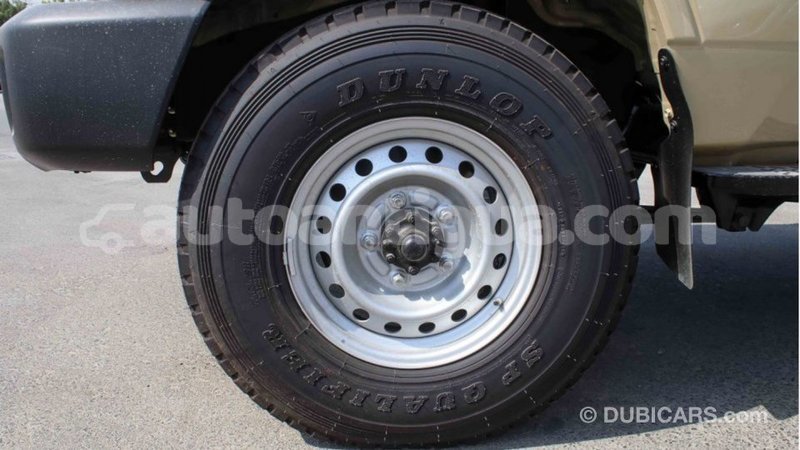 Big with watermark toyota land cruiser antigua import dubai 2585