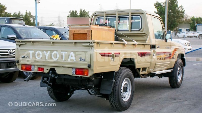 Big with watermark toyota land cruiser antigua import dubai 2586