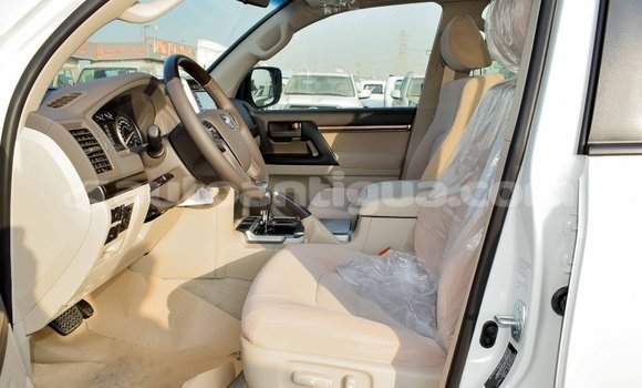 Buy Import Toyota Land Cruiser White Car in Import - Dubai in Antigua Buy Import Toyota Land Cruiser White Car in Import - Dubai in Antigua