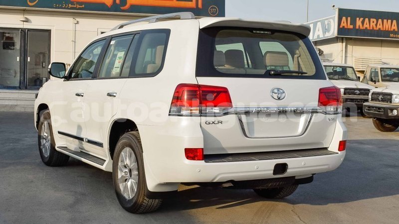 Big with watermark toyota land cruiser antigua import dubai 2588