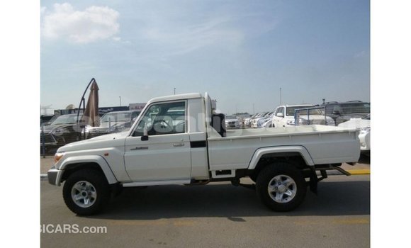 Buy Import Toyota Land Cruiser White Car in Import - Dubai in Antigua Buy Import Toyota Land Cruiser White Car in Import - Dubai in Antigua