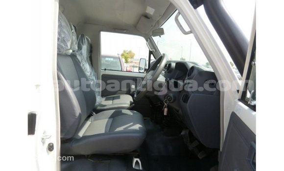 Buy Import Toyota Land Cruiser White Car in Import - Dubai in Antigua Buy Import Toyota Land Cruiser White Car in Import - Dubai in Antigua