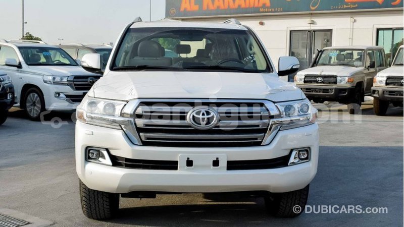 Big with watermark toyota land cruiser antigua import dubai 2593