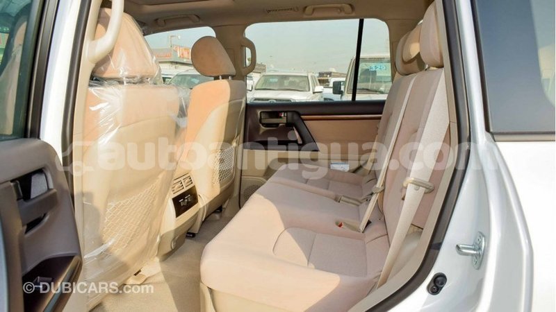 Big with watermark toyota land cruiser antigua import dubai 2593