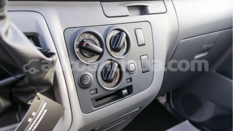 Big with watermark nissan urvan antigua import dubai 2598