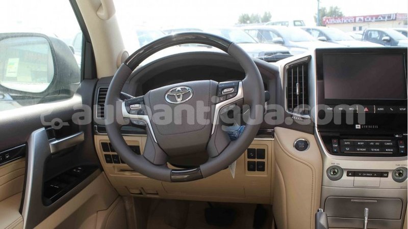 Big with watermark toyota hilux antigua import dubai 2607