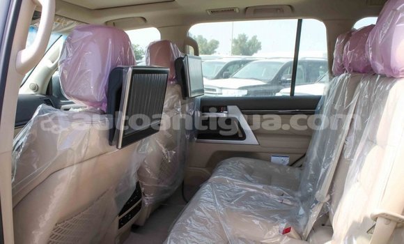 Buy Import Toyota Land Cruiser White Car in Import - Dubai in Antigua Buy Import Toyota Land Cruiser White Car in Import - Dubai in Antigua