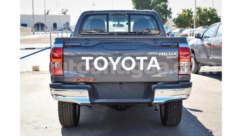 Big with watermark toyota hilux antigua import dubai 2610