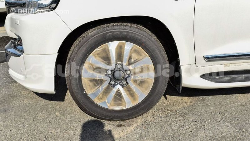 Big with watermark toyota land cruiser antigua import dubai 2611