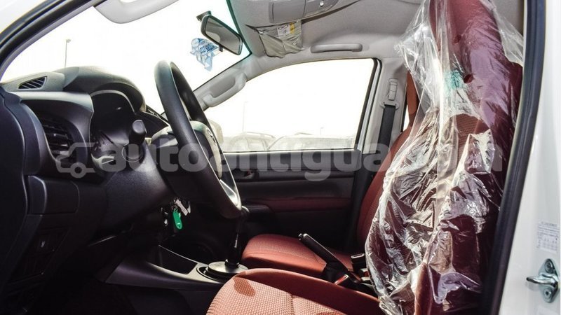 Big with watermark toyota hilux antigua import dubai 2617