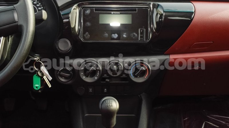 Big with watermark toyota hilux antigua import dubai 2617