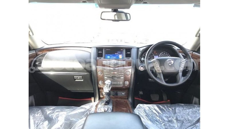 Big with watermark nissan patrol antigua import dubai 2619