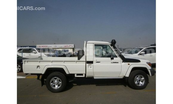 Buy Import Toyota Land Cruiser White Car in Import - Dubai in Antigua Buy Import Toyota Land Cruiser White Car in Import - Dubai in Antigua