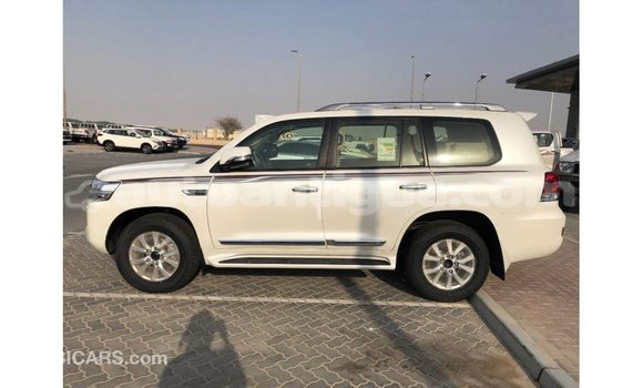 Buy Import Toyota Land Cruiser White Car in Import - Dubai in Antigua Buy Import Toyota Land Cruiser White Car in Import - Dubai in Antigua