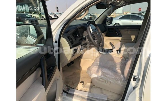 Buy Import Toyota Land Cruiser White Car in Import - Dubai in Antigua Buy Import Toyota Land Cruiser White Car in Import - Dubai in Antigua