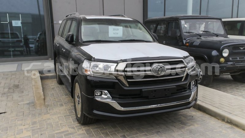 Big with watermark toyota land cruiser antigua import dubai 2666