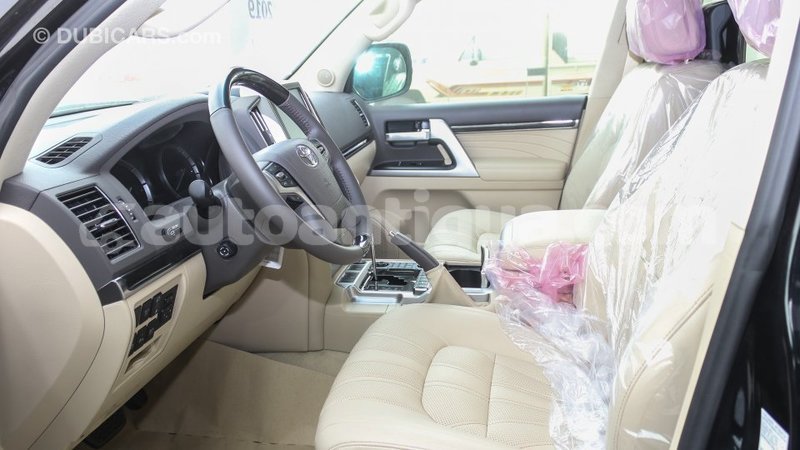 Big with watermark toyota land cruiser antigua import dubai 2666