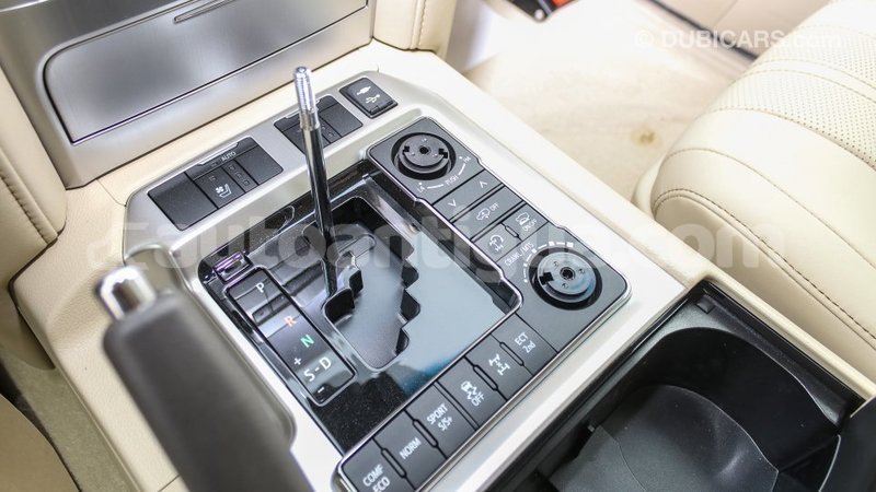 Big with watermark toyota land cruiser antigua import dubai 2666