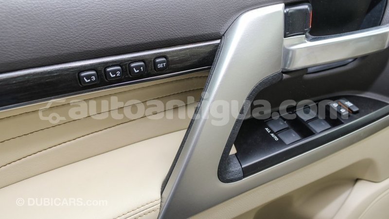 Big with watermark toyota land cruiser antigua import dubai 2666