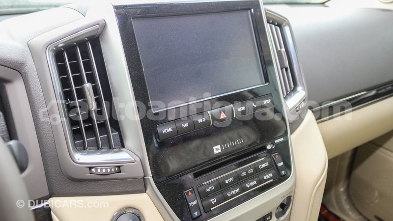 Big with watermark toyota land cruiser antigua import dubai 2666