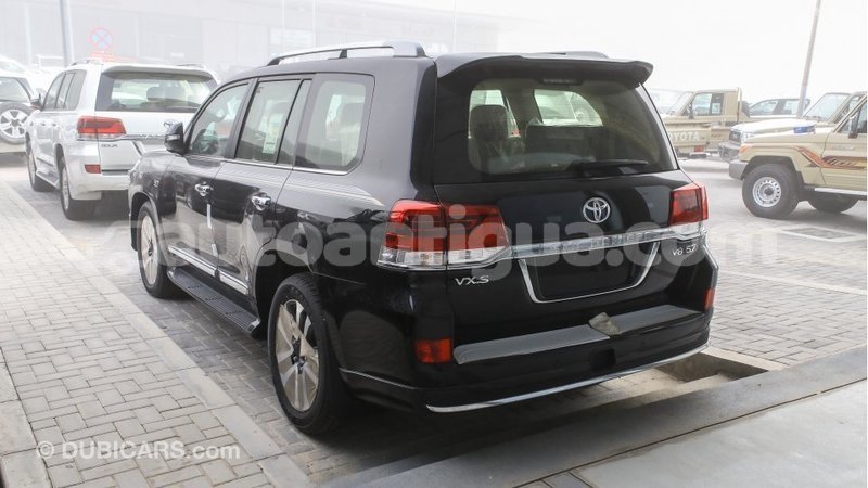 Big with watermark toyota land cruiser antigua import dubai 2666