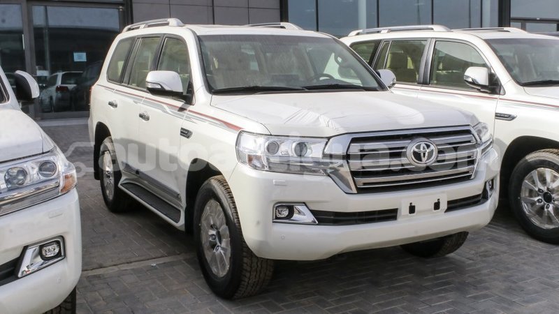 Big with watermark toyota land cruiser antigua import dubai 2667