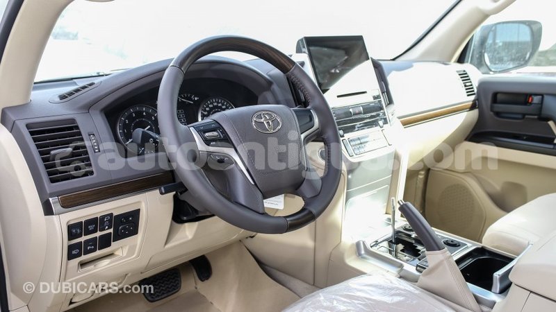 Big with watermark toyota land cruiser antigua import dubai 2667