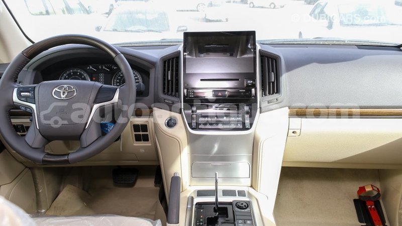 Big with watermark toyota land cruiser antigua import dubai 2667