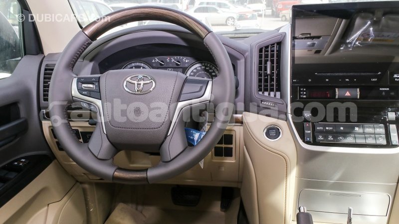 Big with watermark toyota land cruiser antigua import dubai 2667