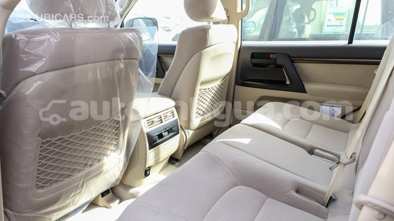 Big with watermark toyota land cruiser antigua import dubai 2667