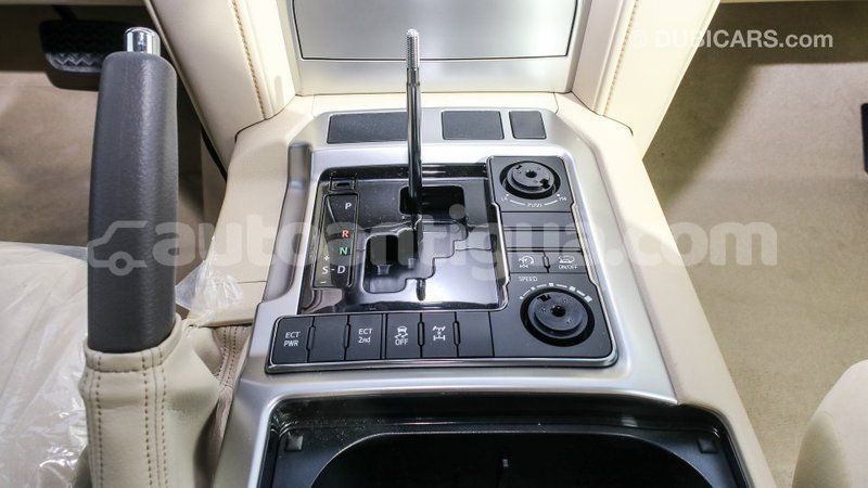 Big with watermark toyota land cruiser antigua import dubai 2667