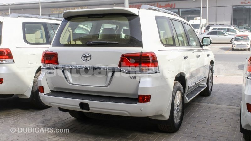 Big with watermark toyota land cruiser antigua import dubai 2667